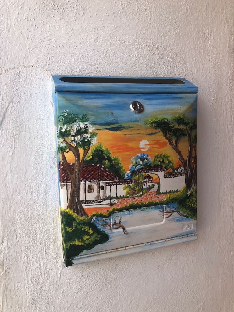 letter box art already in the streets of L:os llanos