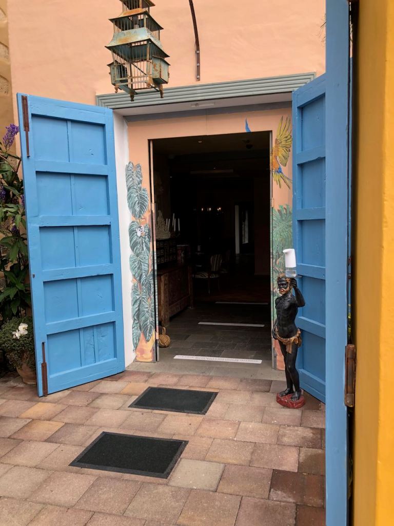 a very fancy Hotel hacienda, a building from the 17th century sugar plantation estate