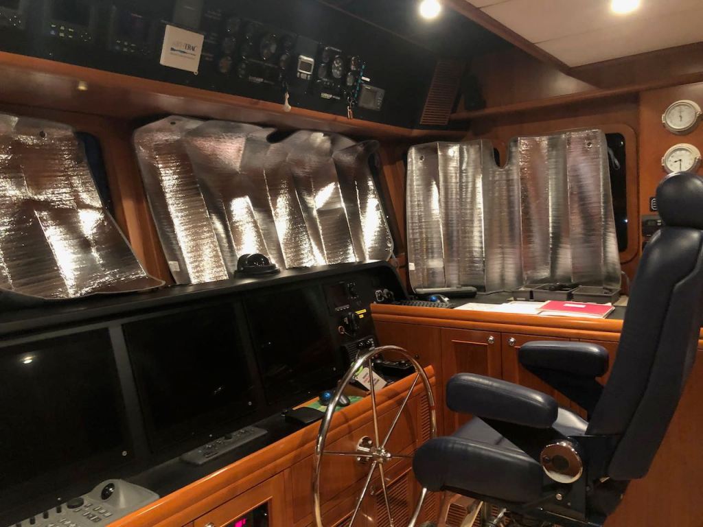 and the cockpit. We did have a nice evening with the owners of this boat, a very interesting and nice couple from Belgium. Unfortunately they left only two days later 