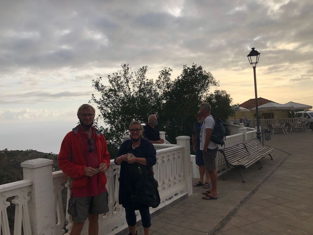the whole gang waiting to take the bus back to Puerto Tazacorte after a nice meal and awesome beer; TB, Ingalill, Wolfgang, Uli, Norbert and...